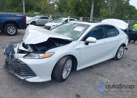 2018 Toyota Camry Hybrid Xle z USA, uszkodzony, nr VIN 4T1B21HK4JU002788